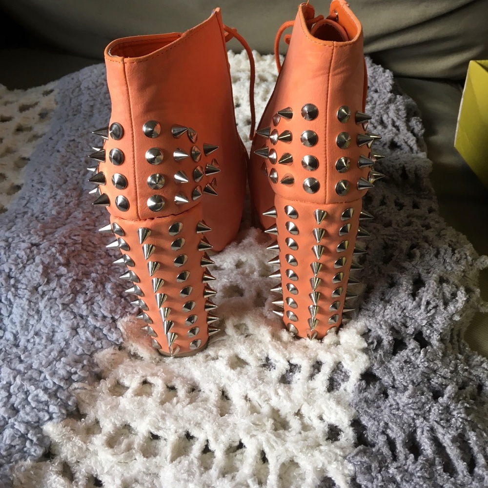 Women’s shoes